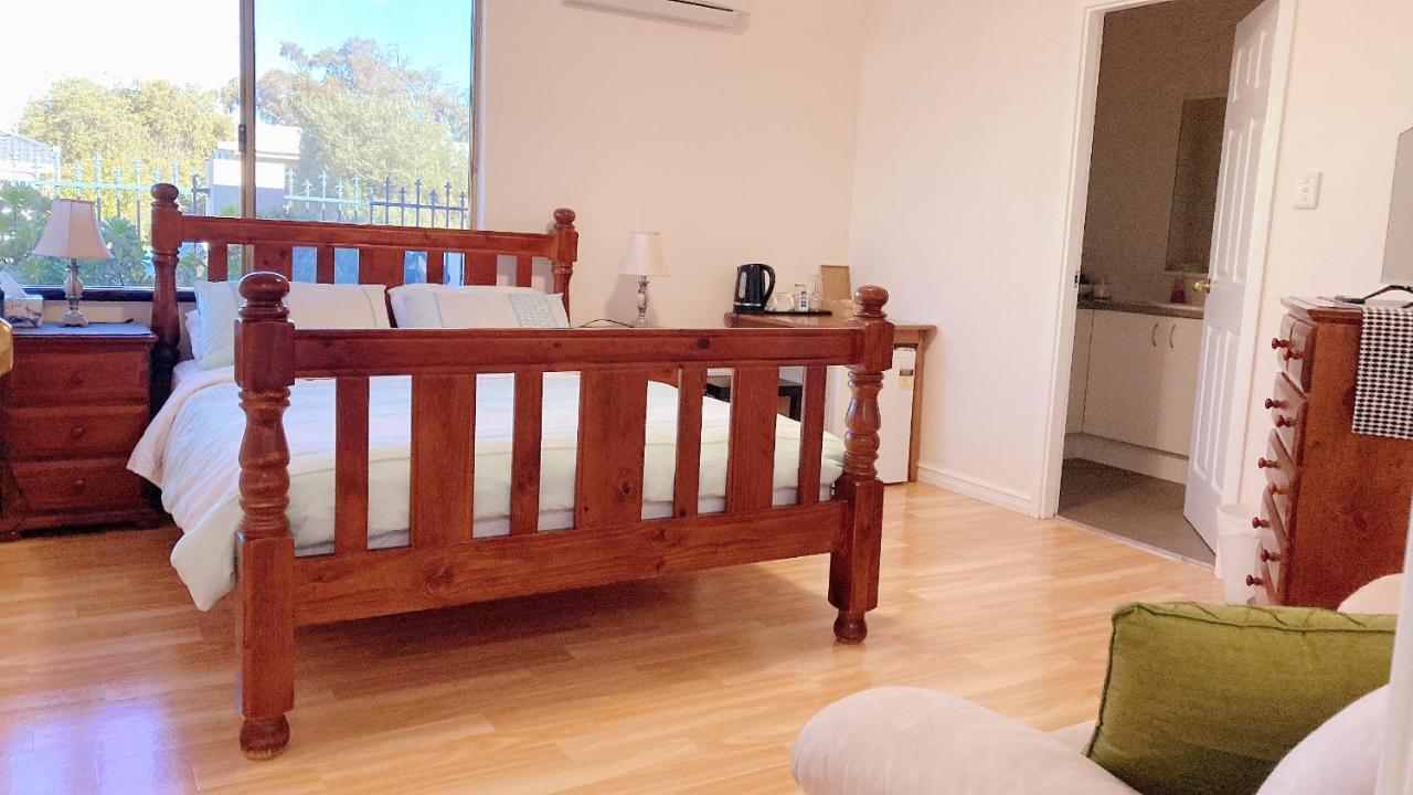 The Royal Dolphin Bed & Breakfast Safety Bay Rockingham Bagian luar foto