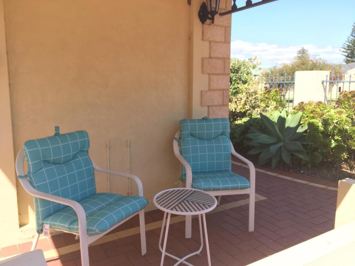 The Royal Dolphin Bed & Breakfast Safety Bay Rockingham Bagian luar foto